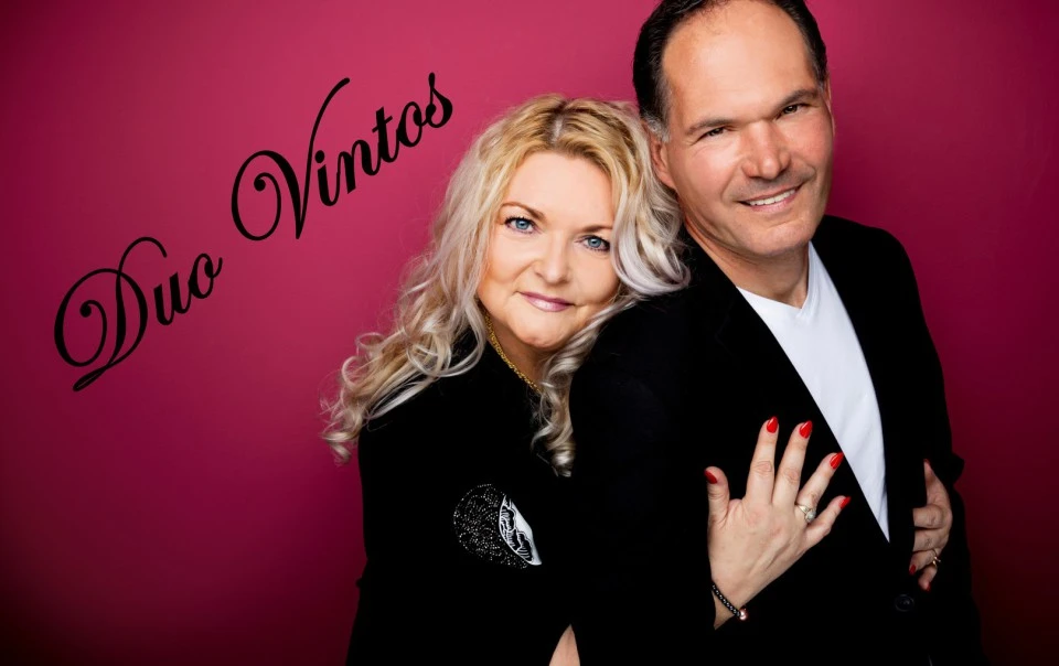 
                                                                Duo Vintos